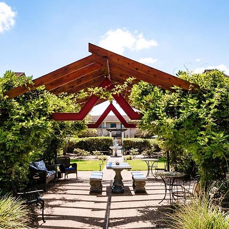 Vineyard Court Designer Suites Hotel College Station Luaran gambar