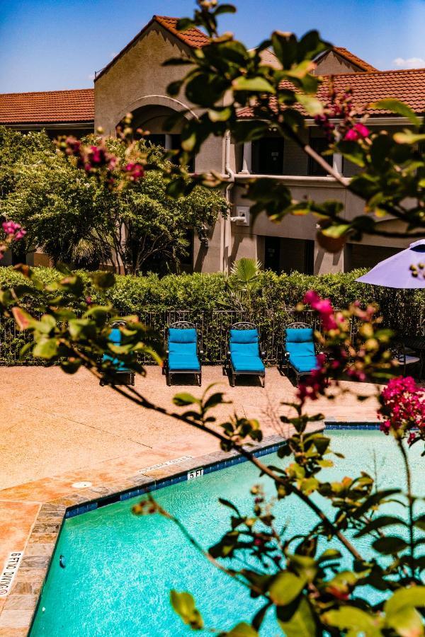 Vineyard Court Designer Suites Hotel College Station Luaran gambar