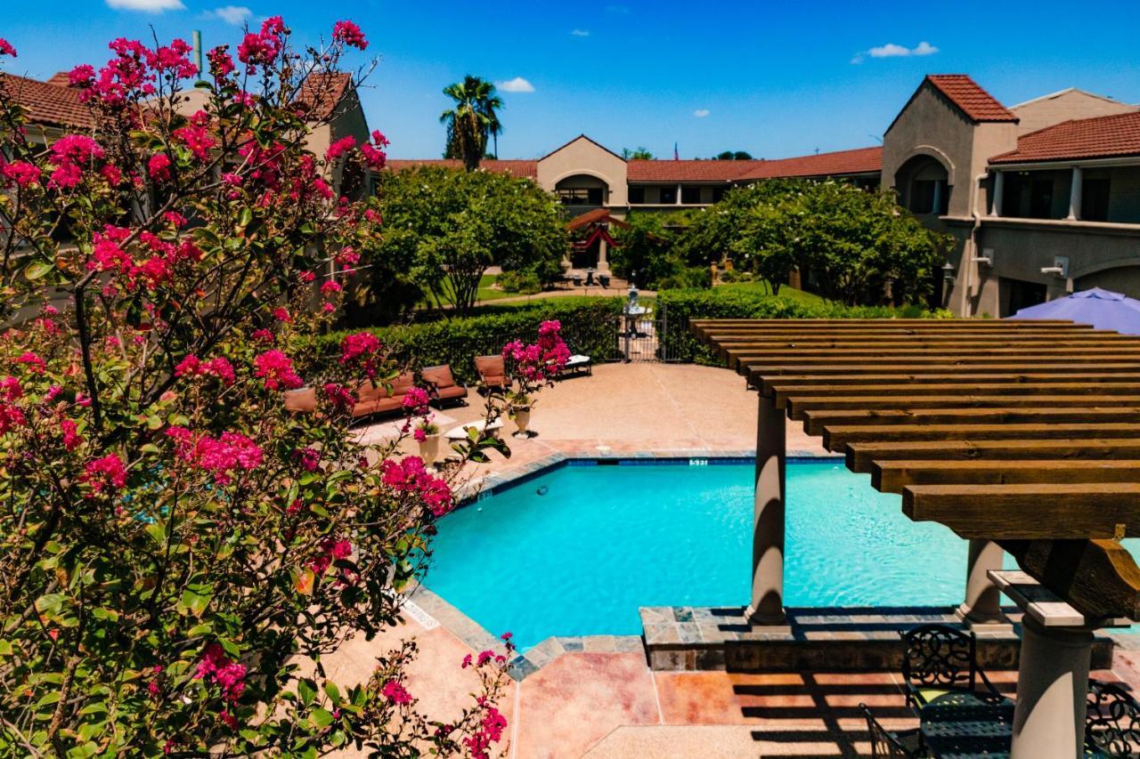 Vineyard Court Designer Suites Hotel College Station Luaran gambar