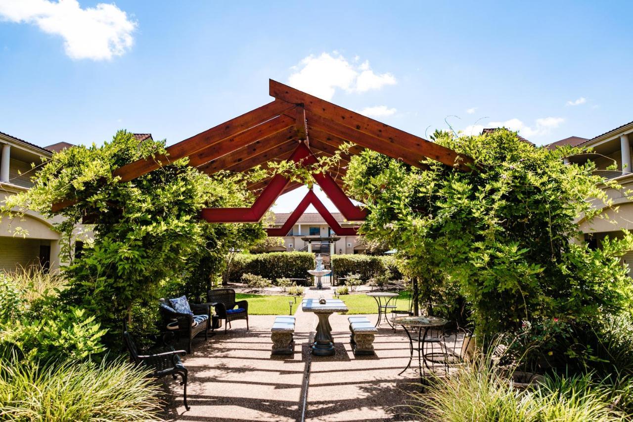 Vineyard Court Designer Suites Hotel College Station Luaran gambar