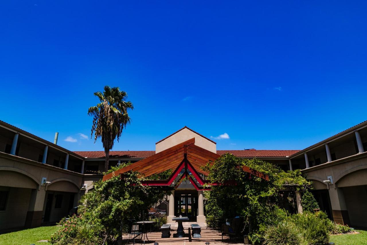 Vineyard Court Designer Suites Hotel College Station Luaran gambar