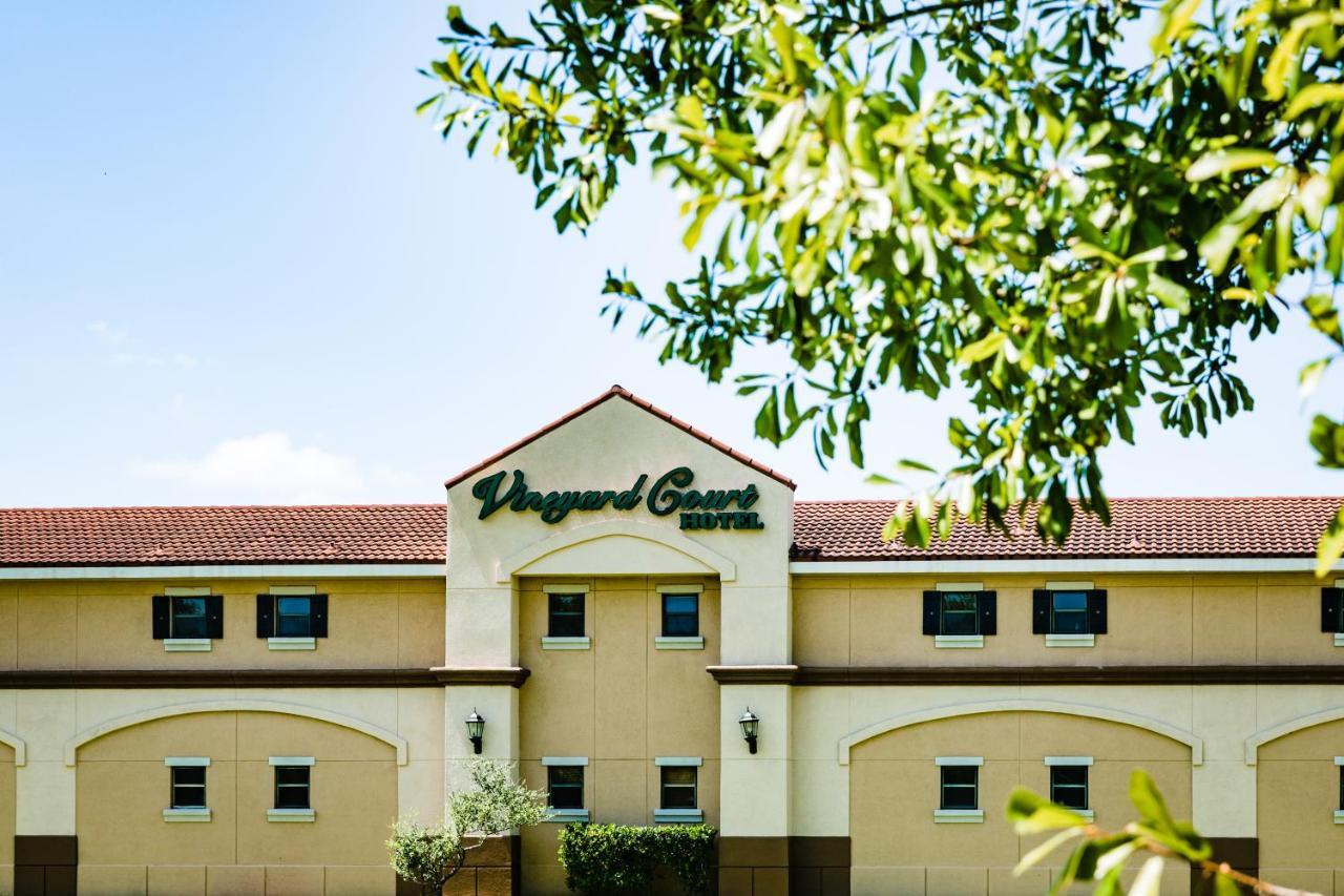 Vineyard Court Designer Suites Hotel College Station Luaran gambar