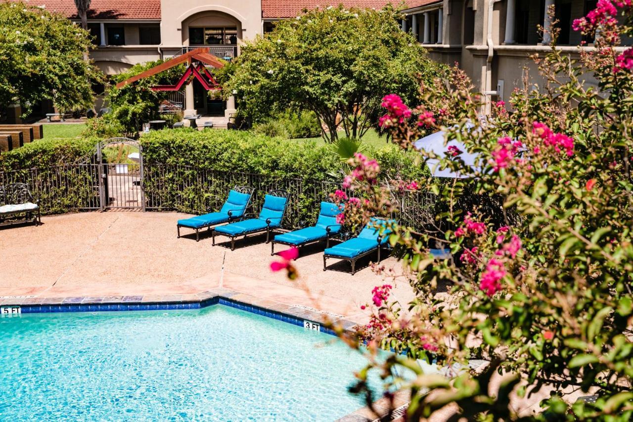 Vineyard Court Designer Suites Hotel College Station Luaran gambar