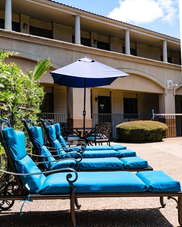 Vineyard Court Designer Suites Hotel College Station Luaran gambar