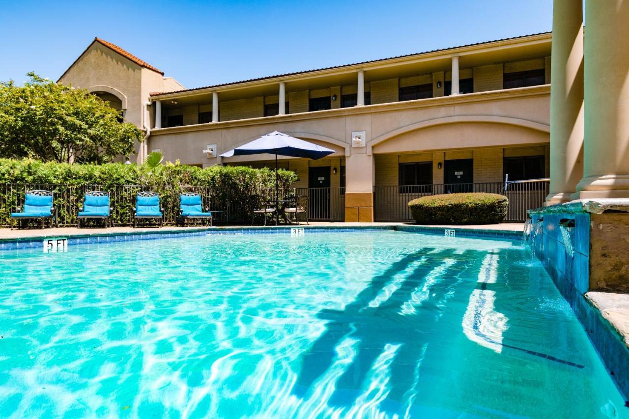 Vineyard Court Designer Suites Hotel College Station Luaran gambar
